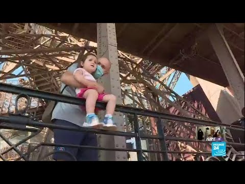 Tour Eiffel : les visiteurs de retour après trois mois de fermeture