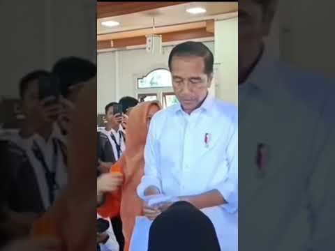 Presiden Jokowi sambangi Korban Terdampak Banjir di Demak, Jateng, Jumat (22/3) #indonesia #jokowi