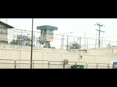 15 guías penitenciarios permanecen retenidos en la cárcel de Machala
