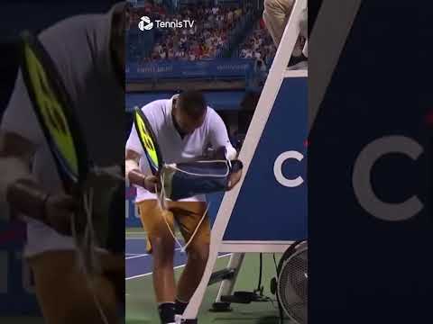 Kyrgios Delivers Tsitsipas His Shoes 🎁