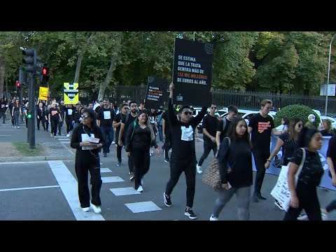 Decenas de personas asisten a la marcha 'Caminando por la libertad'