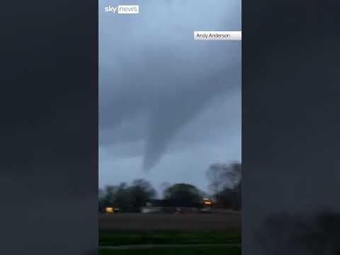 Tornado damages Mississippi homes