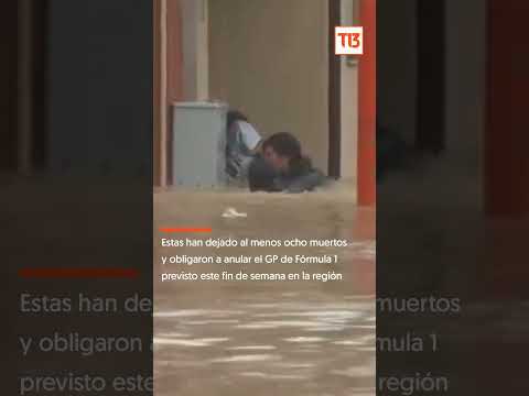 Mujer es rescatada junto a un niño en inundaciones en Italia