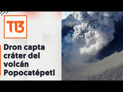 Dron sobrevuela el cráter del volcán Popocatépetl en México
