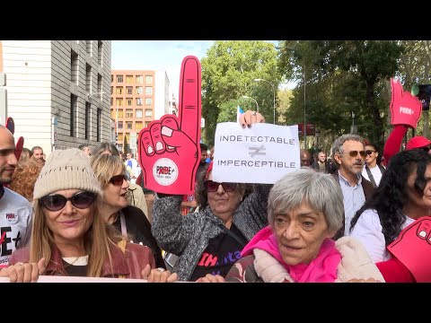 La marcha 'Pride positivo' contra el estigma del VIH recorre las calles de la capital