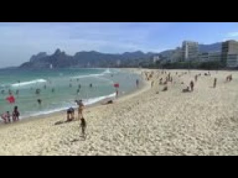 Rio beachgoers face fine for not wearing face mask