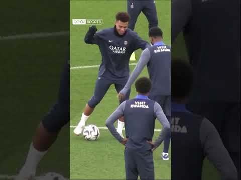 🤣 DEMBÉLÉ et les joueurs du PSG s'éclatent à l'entraînement avant d'affronter LORIENT ! #Shorts