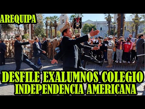 ASI SE REALIZO EL DESFILE CIVICO POR ANIVERSARIO DEL COLEGIO INDEPENDENCIA AMERICANA DE AREQUIPA..