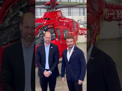 Las curiosas imágenes del príncipe Guillermo junto a David #Beckham probando helicópteros