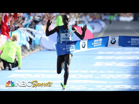 Kipchoge nearly loses insoles, somehow wins Berlin Marathon in 2015 | NBC Sports