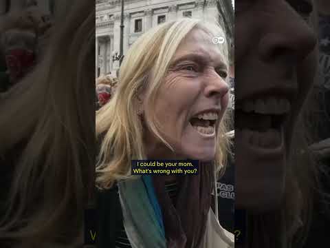 Argentina: Protests against Milei's pension reforms turn violent | DW News