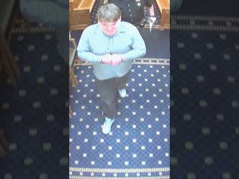 Man breaks free of handcuffs and assaults deputies