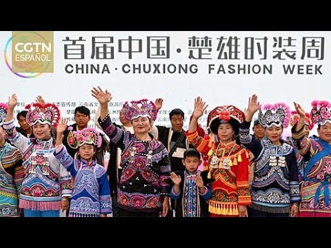 La Semana de la Moda en el suroeste de China promueve la innovación en la indumentaria tradicional