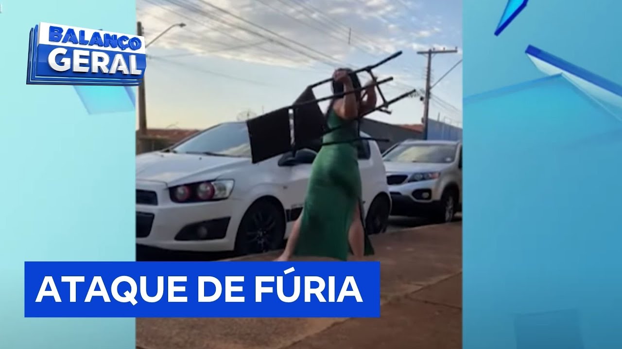 Mulher quebra carro de namorado após discussão causada por ciúmes