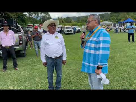 Ganaderos de la Villa de San Antonio entregan reconocimiento a Eduardo Maldonado