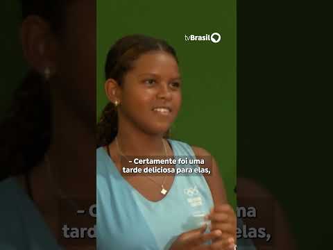 Técnica da seleção brasileira feminina de basquete, Pokey Chatman visita projeto social no RJ