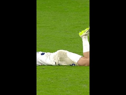 ¡ALEJO VÉLIZ SALIÓ LESIONADO Y ENVUELTO EN LÁGRIMAS EN TOTTENHAM vs. BOURNEMOUTH! | #Shorts