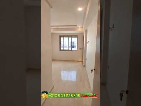 شقة فاخرة للكراء بثلاثة غرف صالون مطبخ مجهز حمامين مصعد ومرآب بموقع متميز جدا 