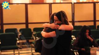 فيديو : نوبة بكاء بين الفنانة ريم البارودي وبشرى في عزاء ميرنا المهندس