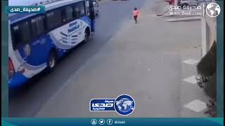 امرأة تتفاجئ بحادثة غير متوقعة