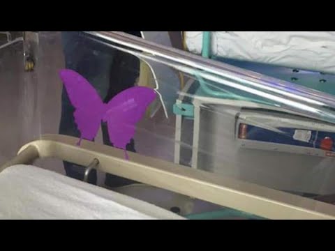 Maternité : la triste signification du papillon violet sur les berceaux des bébés