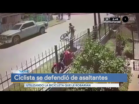 Ciclista se defiende de asaltantes