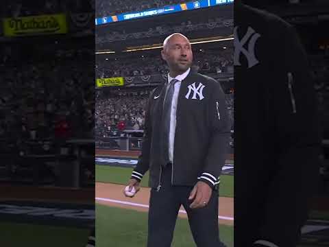 Derek Jeter throws the first pitch ahead of #WorldSeries Game 3!