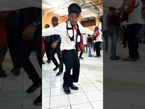 Cantinflas salvadoreño 2 #shortvideos  #video  #viral  #fypシ゚viral  #baile  #fb  #reels  #halloween