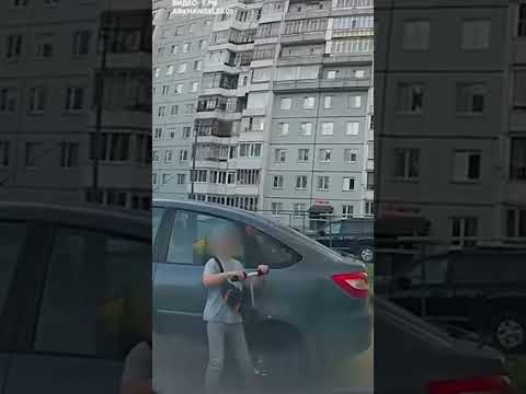 Мальчик на самокате чуть не попал под машину, его реакция на видео, слава Богу сохранил