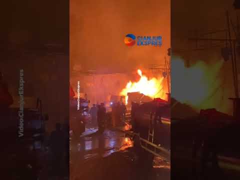 Truk Tangki BBM Terbakar Setelah Terguling di Cianjur, Pos Polisi dan Sejumlah Kendaraan ikut Hangus