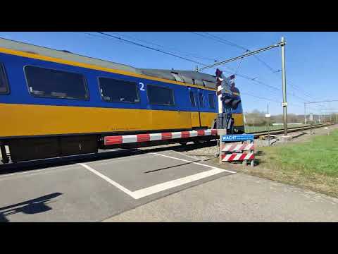 [RARE] NS ICMm 4210 + 4218 passing at speed between Maastricht Noord and Bunde