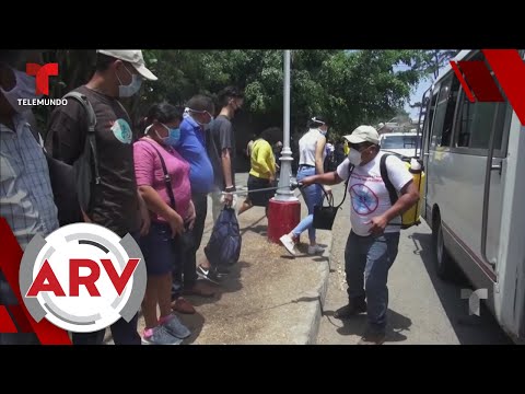 El Salvador fumiga autos y personas para combatir el coronavirus | Al Rojo Vivo | Telemundo