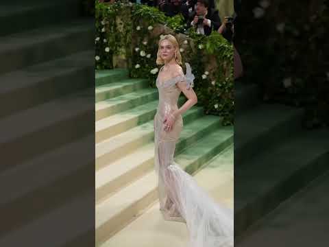 Our sleeping beauty.  #ElleFanning at the 2024 #MetGala. (: Getty)