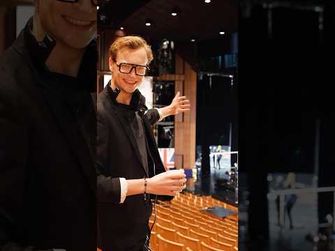 Karl er floormanager på Europavisjonar. Han er veldig travel 🤝🏼 #bts #theatre #euroviaion #shorts