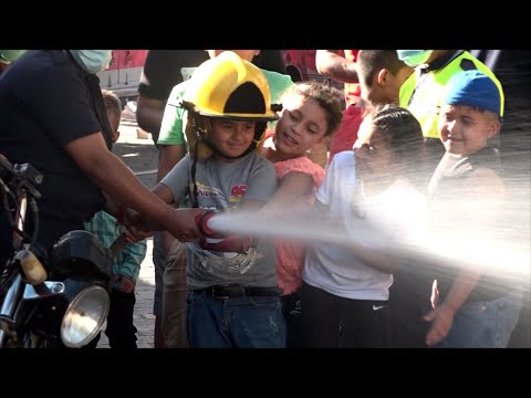 Mimados de la Revolución disfrutan ser bomberos por un día en Estelí