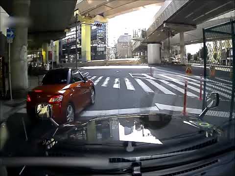 左折時に接触事故