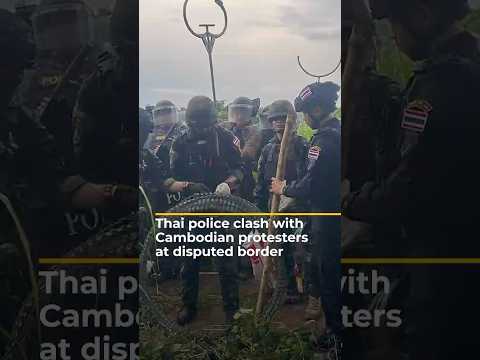 Clashes at disputed border between Thai police and Cambodian protesters | AJ #shorts