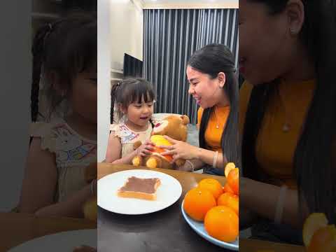 LNS - Bé Miu ăn với Mẹ và với Ba khác nhau như thế nào || Eat with mother and father