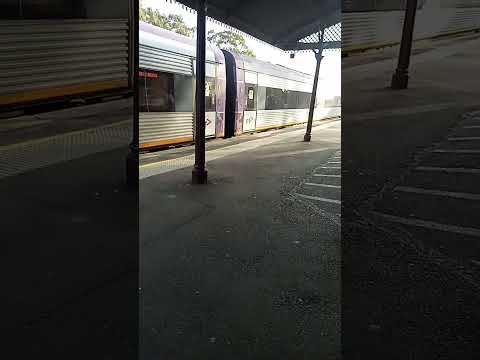 VL08 departing Bairnsdale on a Southern Cross service #shorts