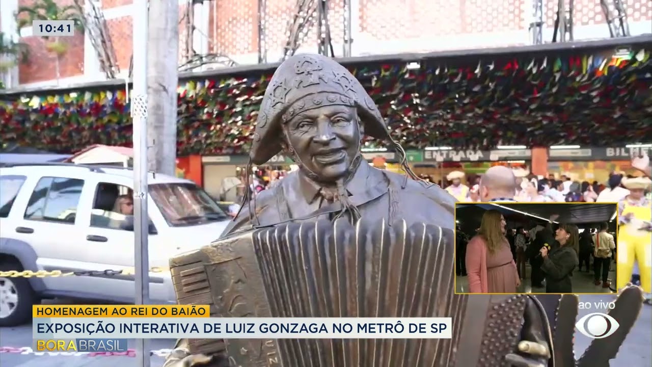 Exposição interativa de Luiz Gonzaga no metrô de São Paulo