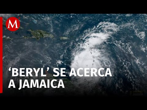 Habitantes de Jamaica se preparan para la llegada de 'Beryl'