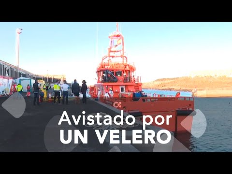 Salvamento conduce hasta El Hierro a un cayuco avistado por un velero