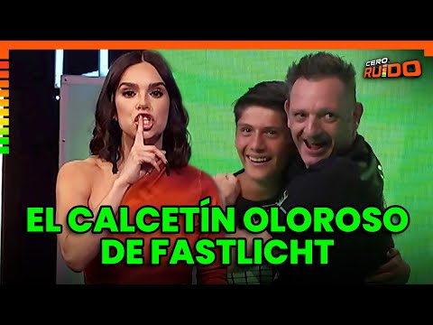 Ricardo Fastlicht se quita el calcetín y deja todo... ¿oliendo a pies?