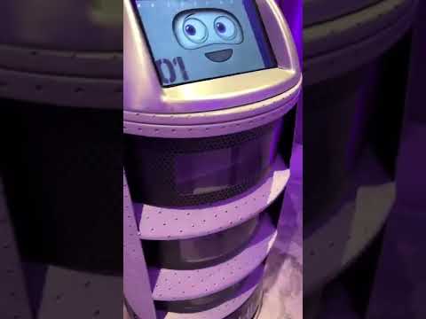 DI HOTELKU, SEMUA DI ANTAR PAKAI ROBOT, KEREN!!!