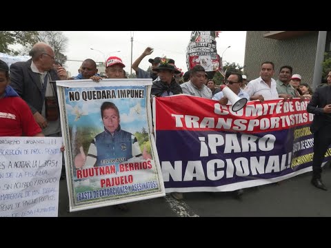 Transportistas y comerciantes protestan contra extorsiones en Perú | AFP