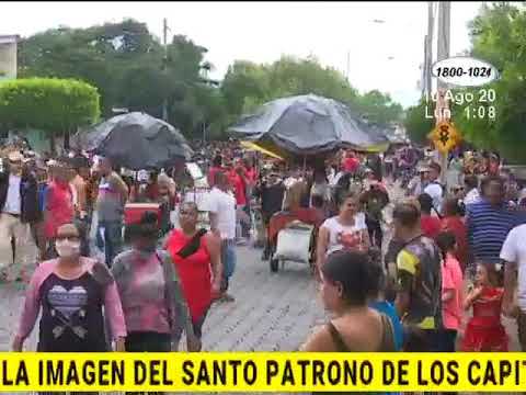Centenares de pobladores realizan el recorrido de Santo Domingo