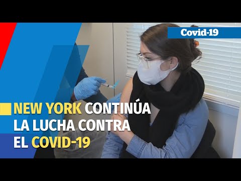 Nueva York le intenta plantar cara al coronavirus vacunando noche y día