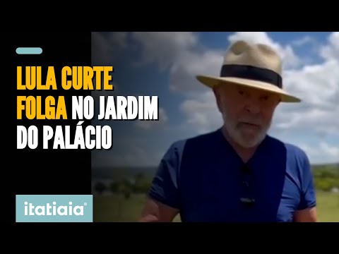 LULA PLANTA MUDAS DE SUMAÚMA NO JARDIM DO PALÁCIO DA ALVORADA