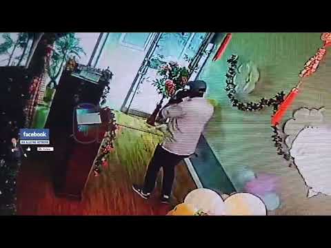 CCTV footage captured a man stealing a cellphone at Buffet King restaurant in Chaguanas.
