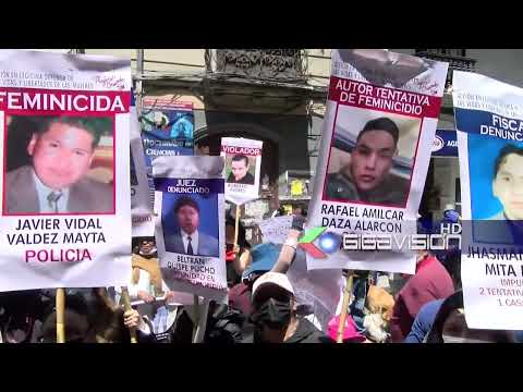 Al grito de “jueces, fiscales la misma porquería toman edificio del Tribunal de Justicia en La Paz